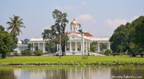 Kebun Raya Bogor Atau Istana Bogor